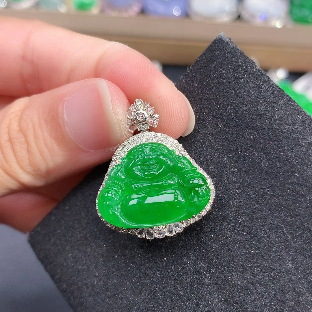 颈饰18K金镶嵌翡翠