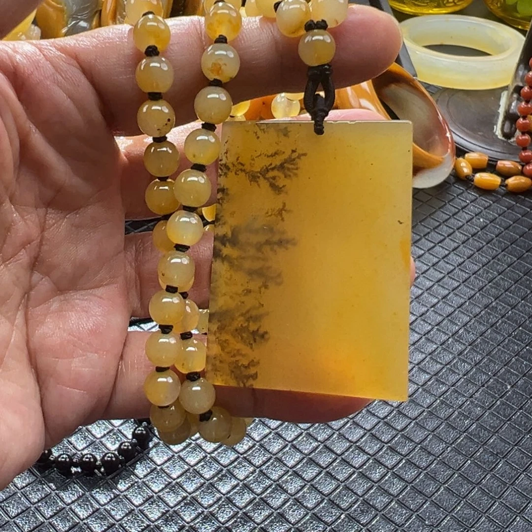 颈饰未镶嵌石英质玉