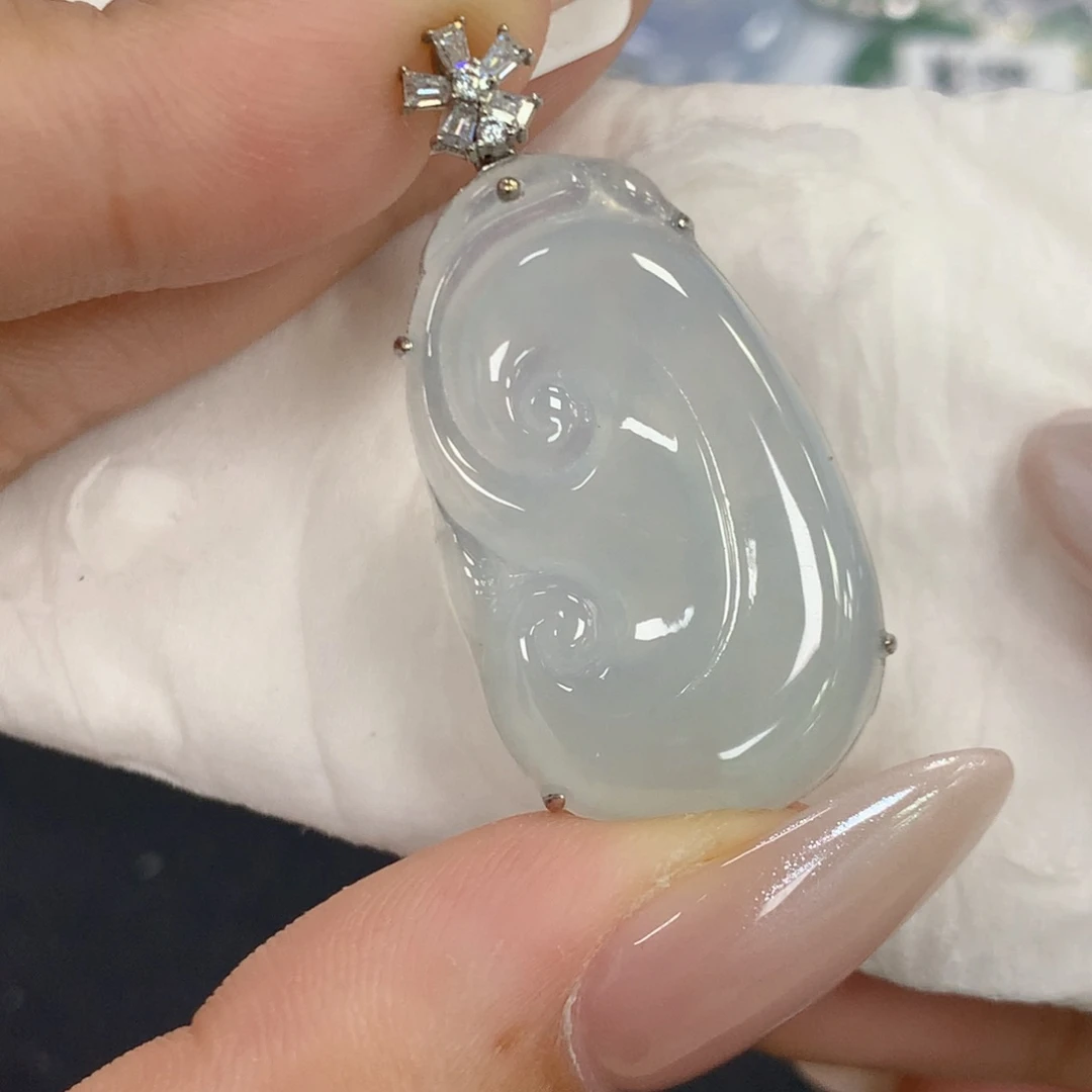 颈饰18K金镶嵌翡翠