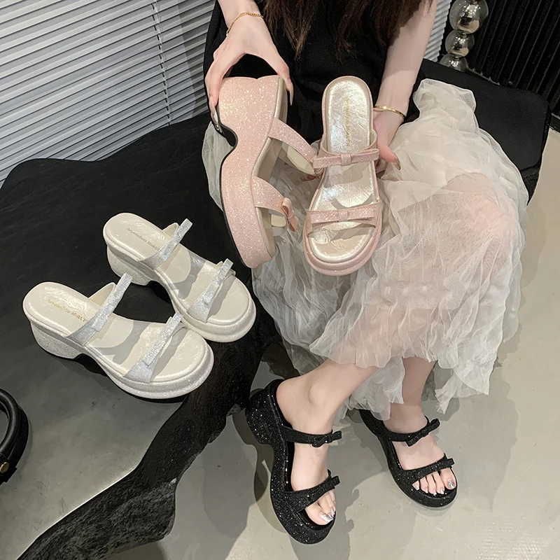 绝美凉拖鞋女夏外穿2025新款配裙子仙女风沙滩银色高跟一字拖凉鞋