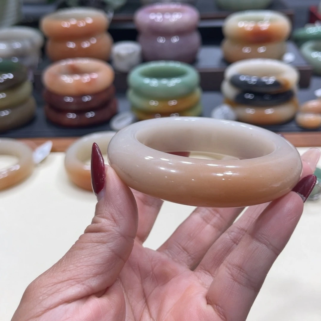 未镶嵌手镯石英岩玉