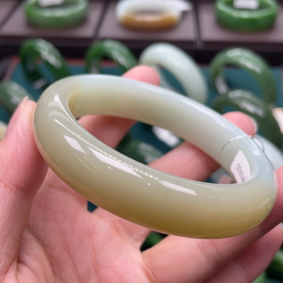 和田玉（糖玉）未镶嵌手镯