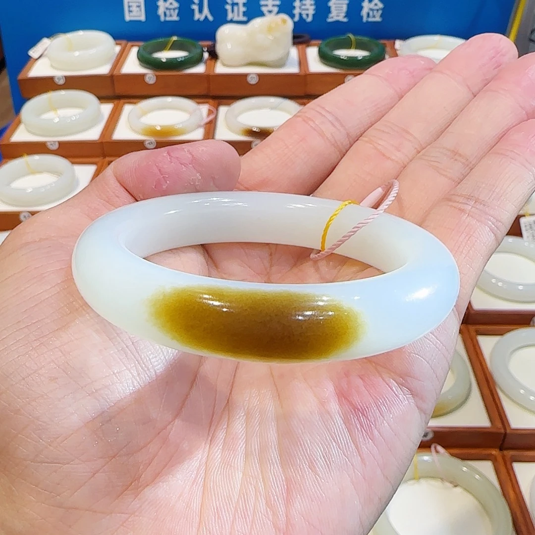 和田玉未镶嵌手镯且末一口咖糖55 56 57