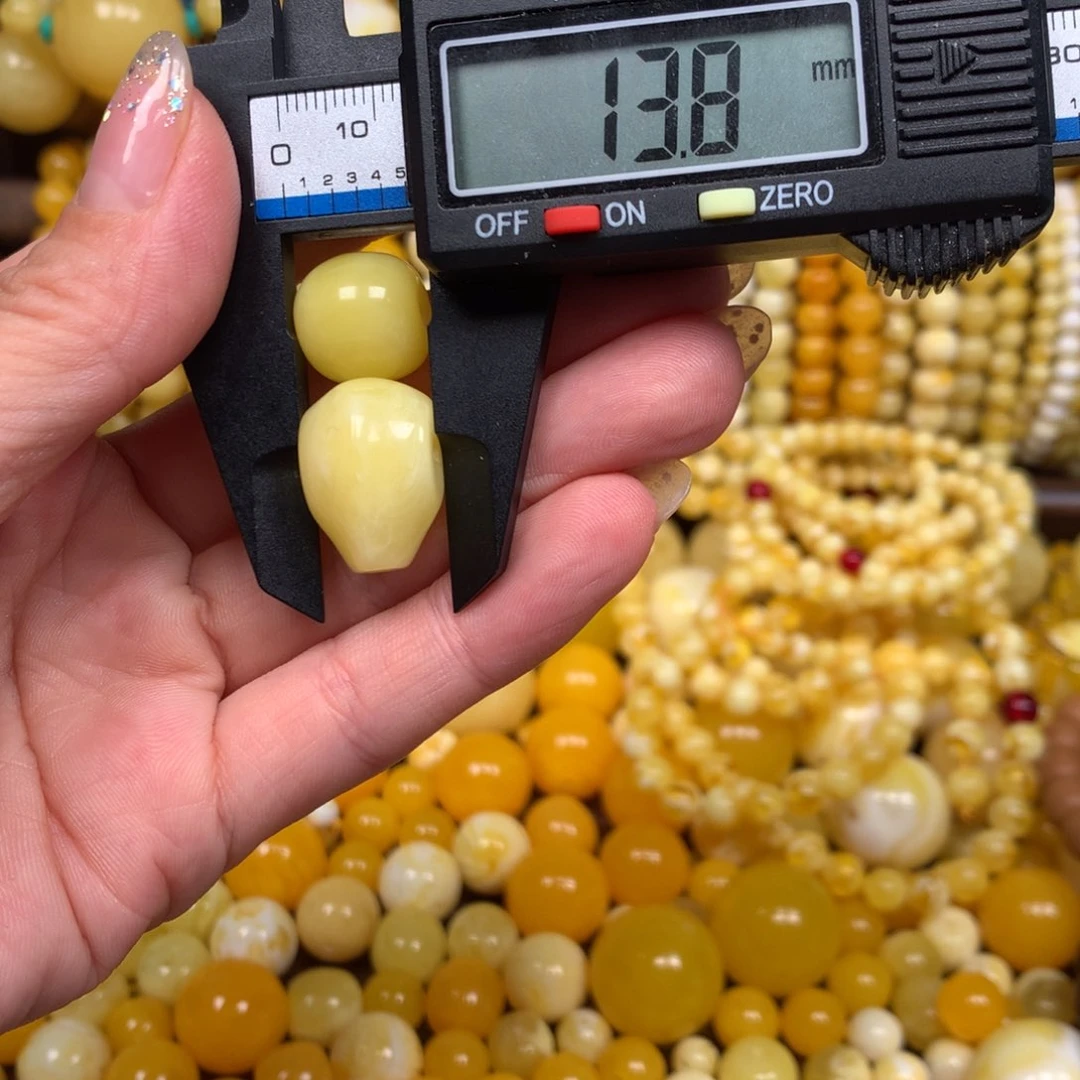 无非金属仿琥珀74