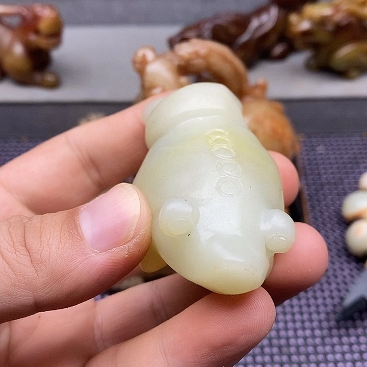 未镶嵌蛇纹石玉颈饰