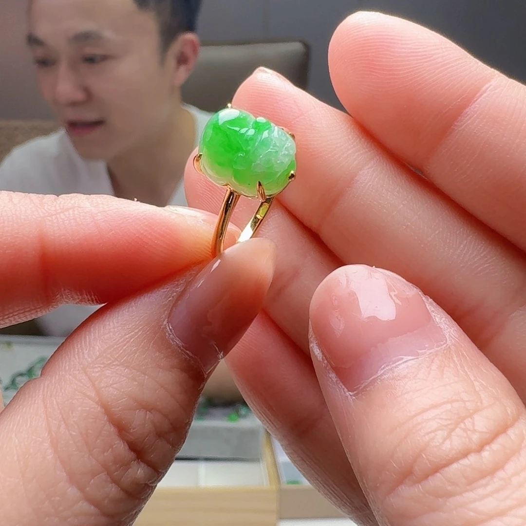 翡翠戒指18K金镶嵌天然