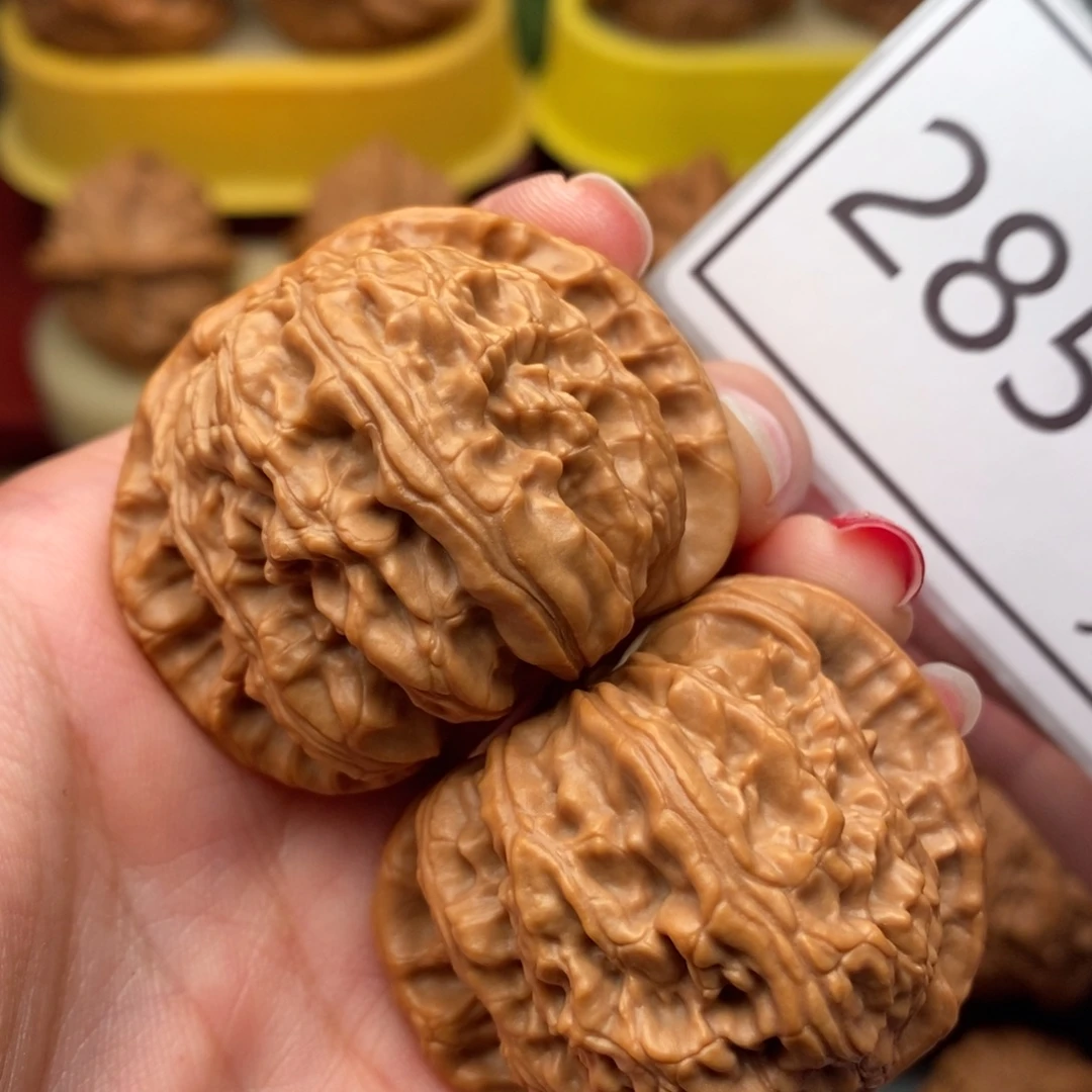 桃核把件白狮子43……