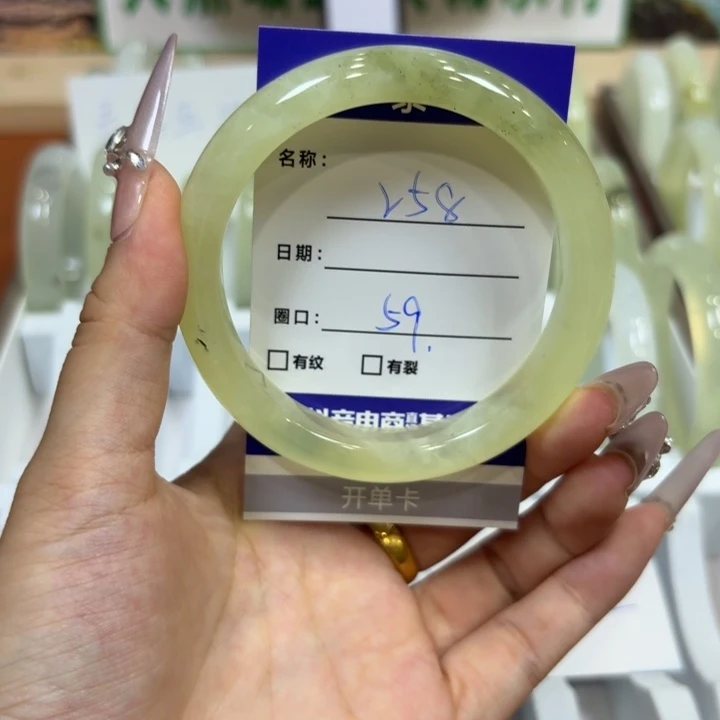 未镶嵌岫玉手镯天然