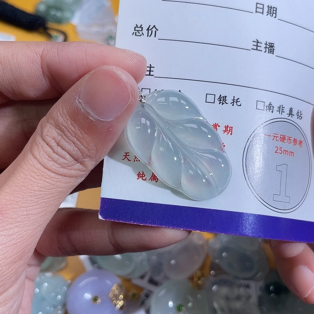月***睡翡翠18K金镶嵌挂件叶子