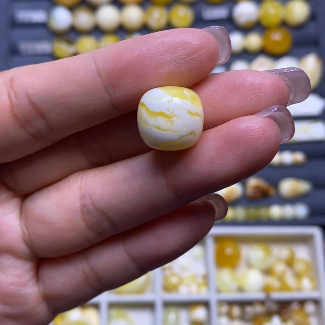 蜜蜡未镶嵌珠宝奇石瓷白橘金溶洞虎皮妖花老型，13.7*13.1mm