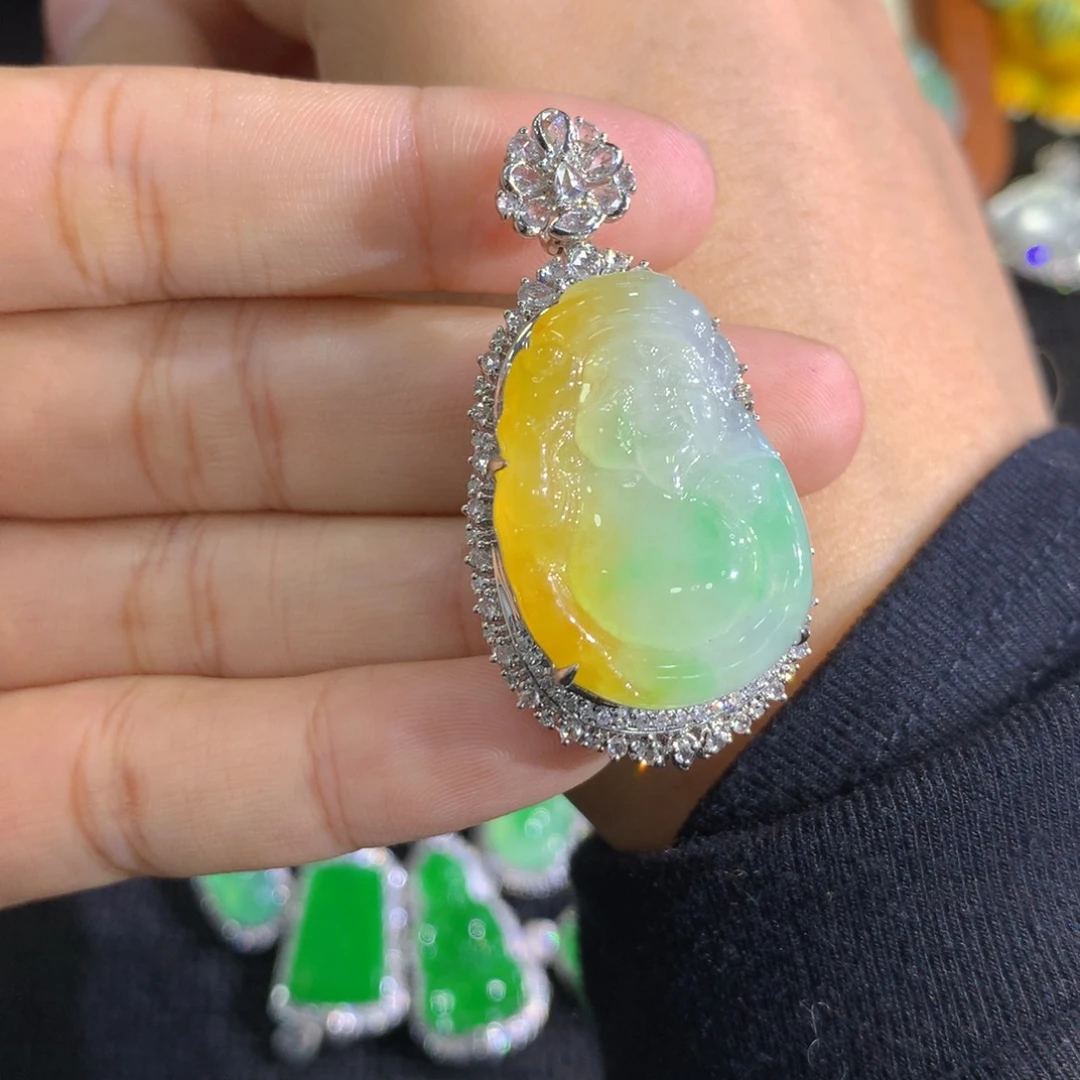 翡翠18K金镶嵌颈饰