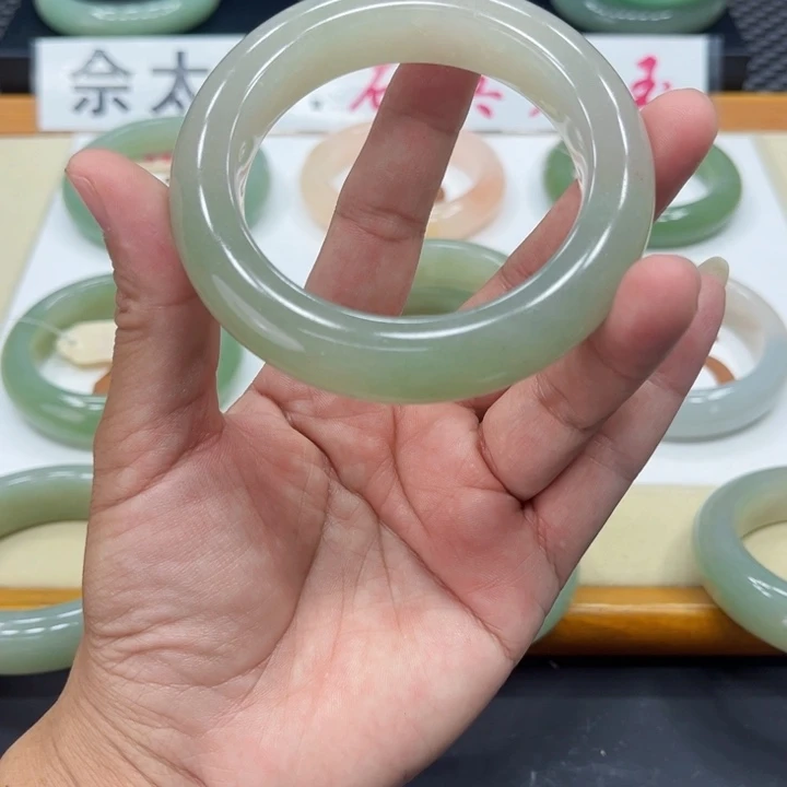 石英质玉手镯未镶嵌二**咪