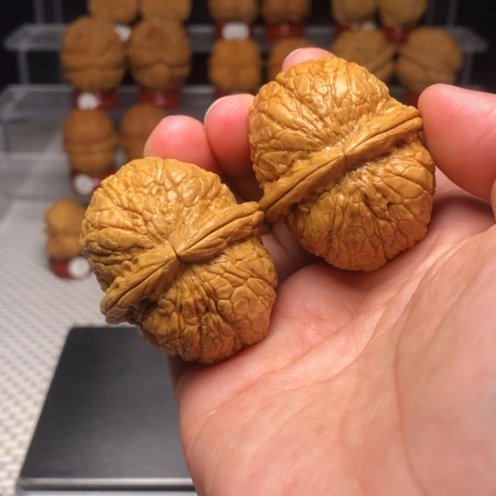 文玩核桃把件47冰裂纹绣球