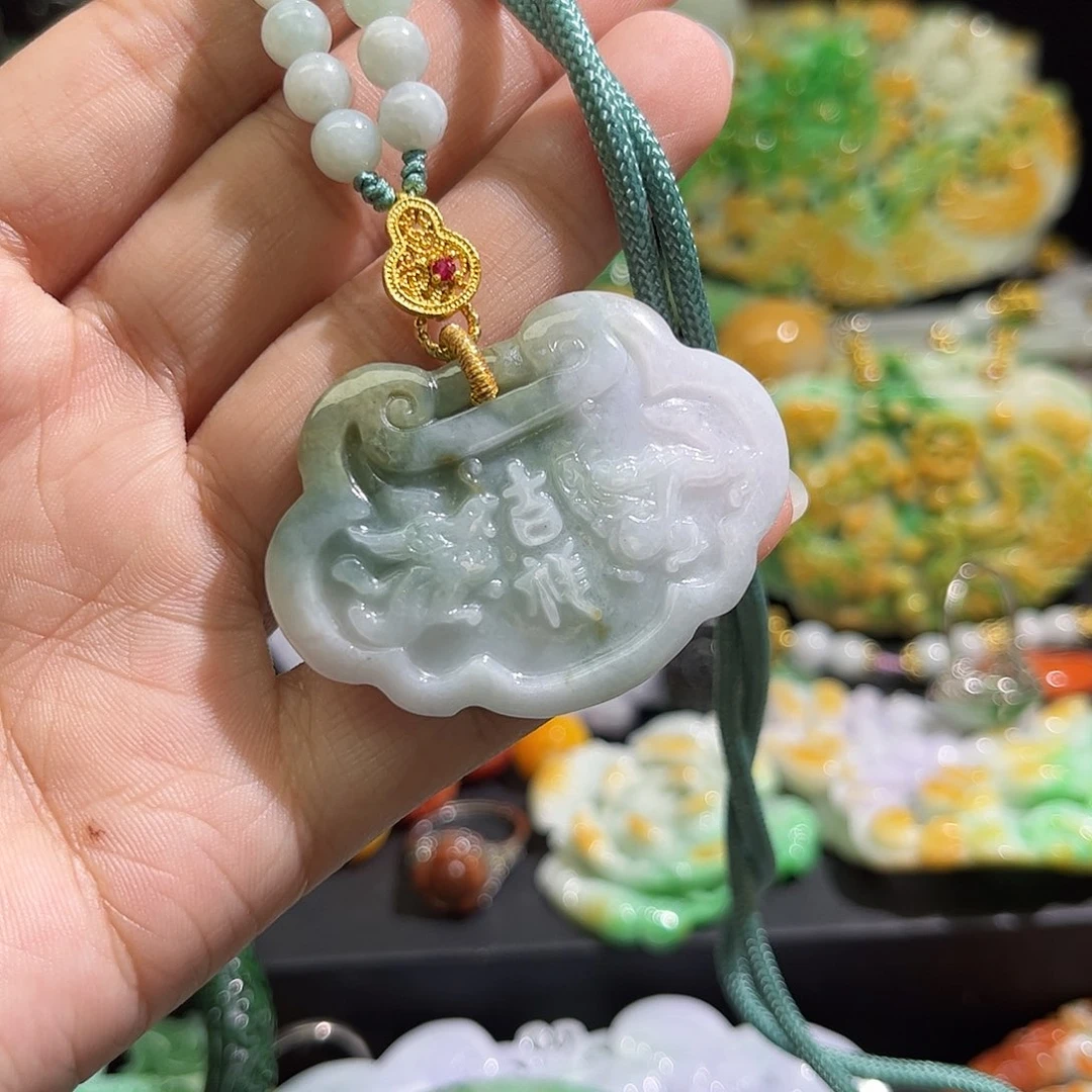 翡翠未镶嵌颈饰待编织