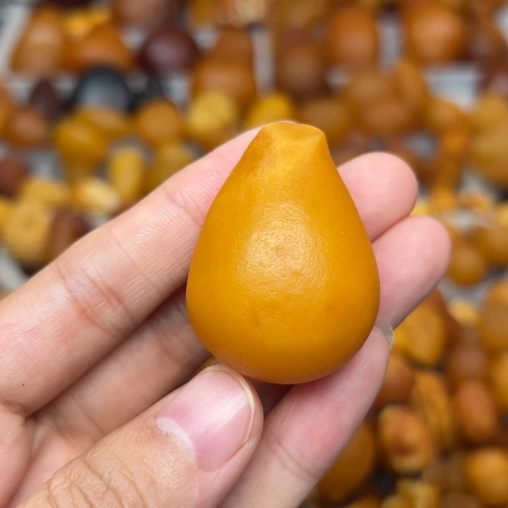 琥珀未镶嵌颈饰天然蜜蜡