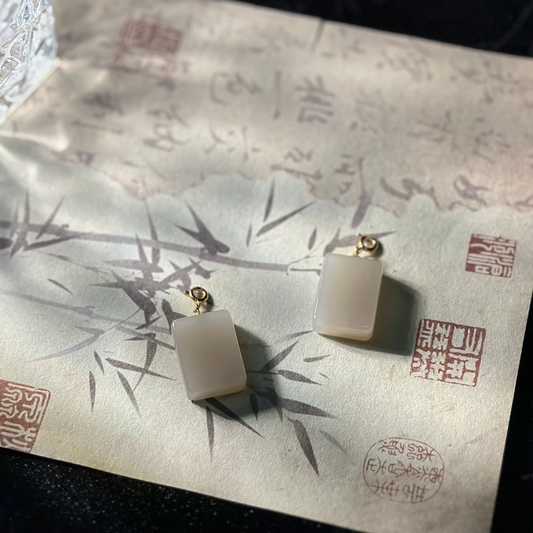 小婵-藕粉和田玉无事牌吊坠（不含链）多样性发一