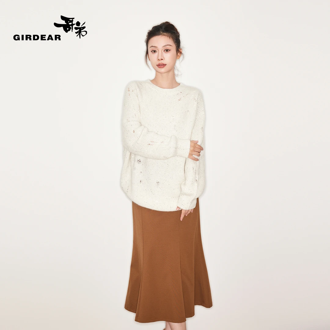 GIRDEAR/哥弟不规则破洞星空宽松套头圆领针织衫女1399668-7T346