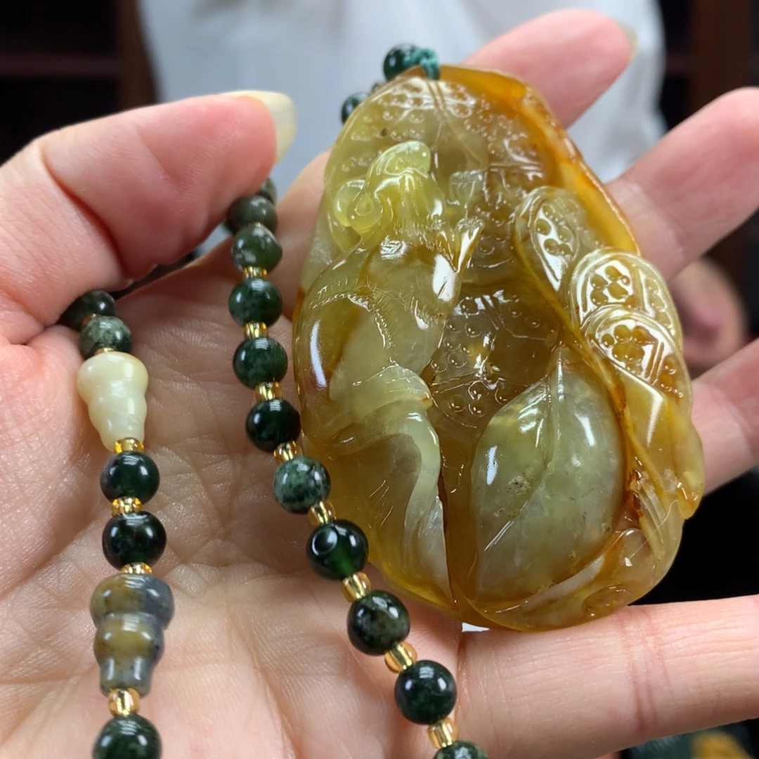 蛇纹石玉未镶嵌颈饰