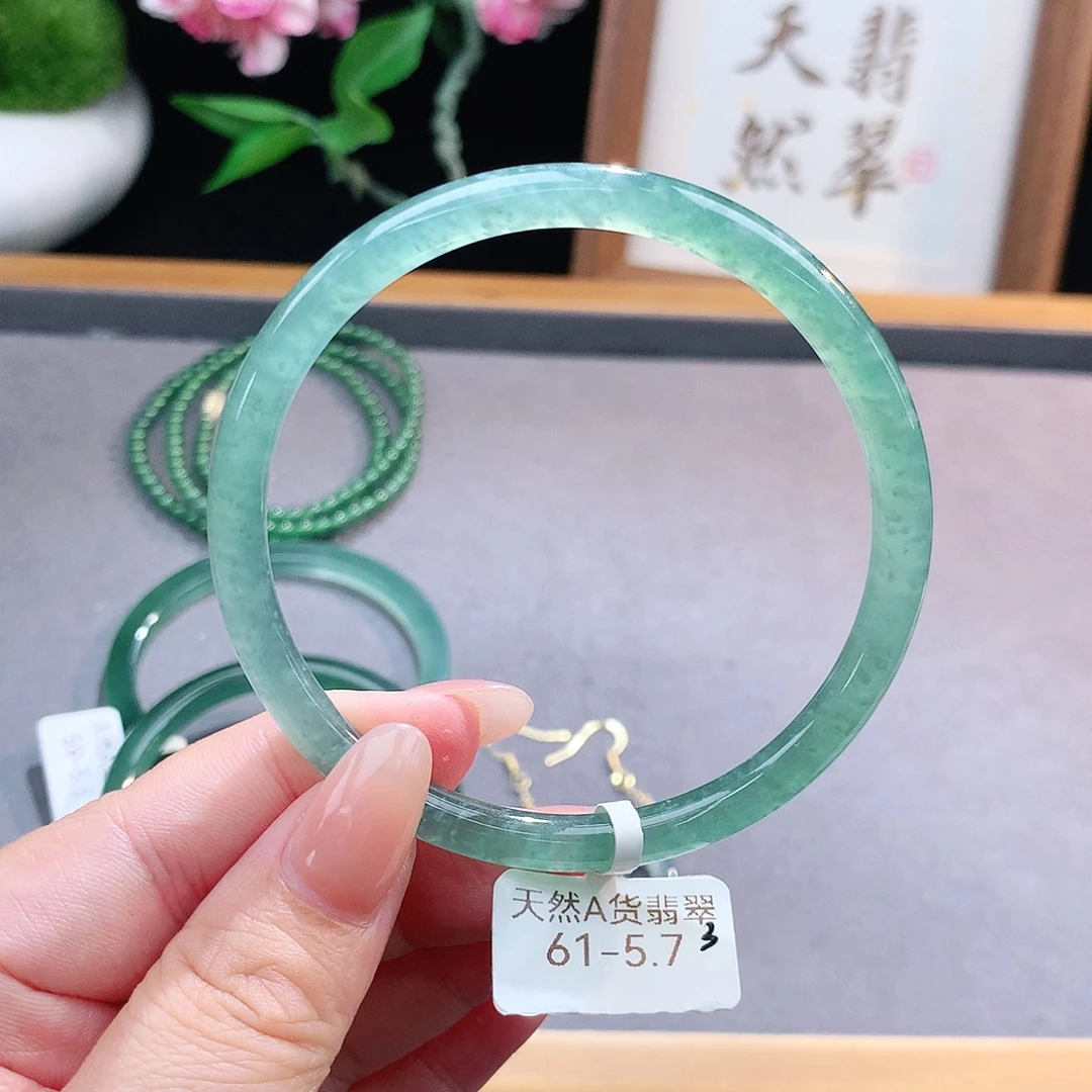 未镶嵌手镯（圆镯）翡翠