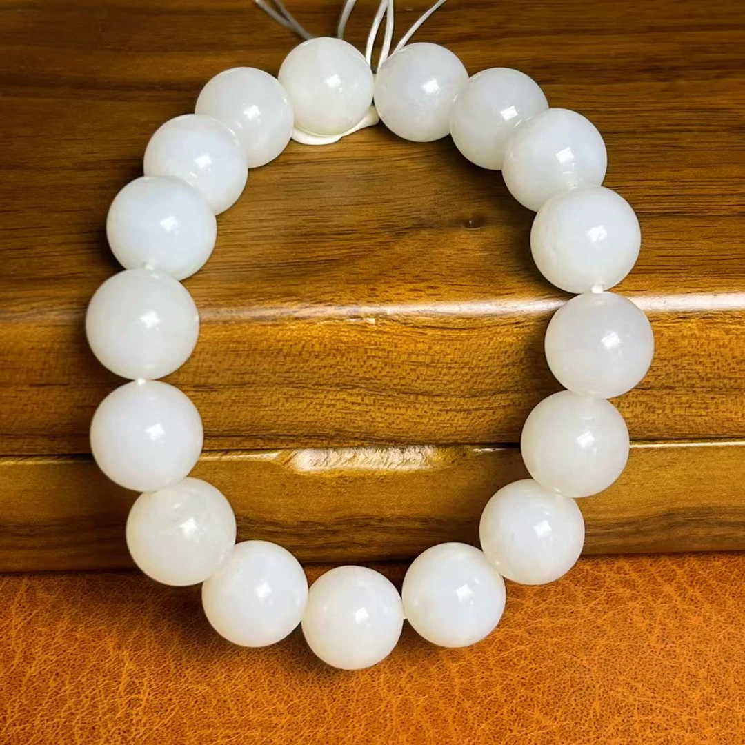 z3644和田玉手串