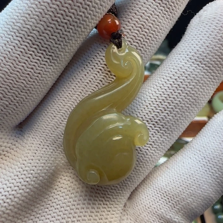 颈饰未镶嵌岫岩老玉（透闪石质玉）