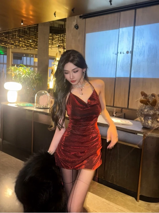 小心机纯欲辣妹抽绳细带修腰吊带荡领露背包臀连衣裙