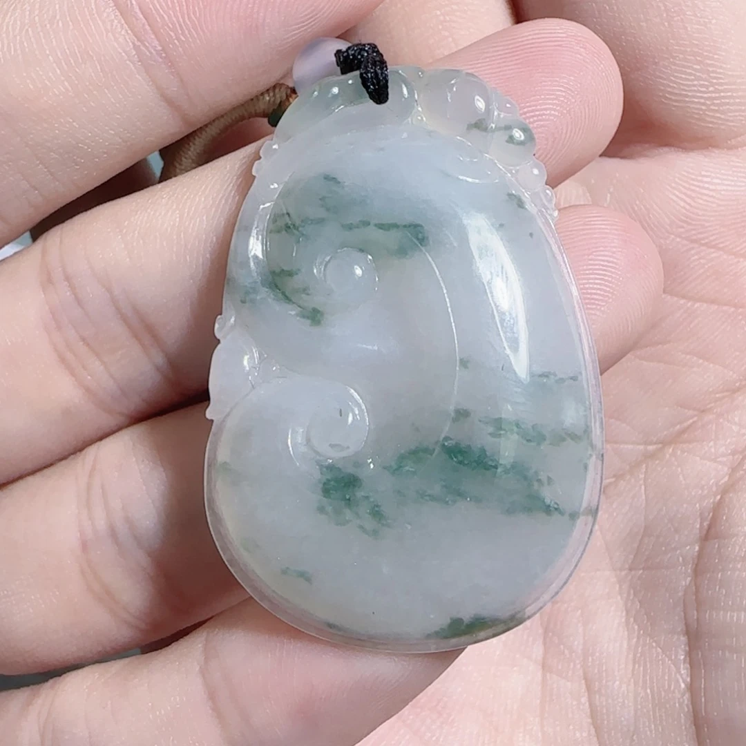 翡翠未镶嵌颈饰如意