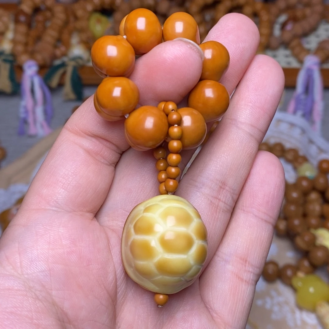 猴头核桃吊坠玻璃底屁桃➕大富甲手捻