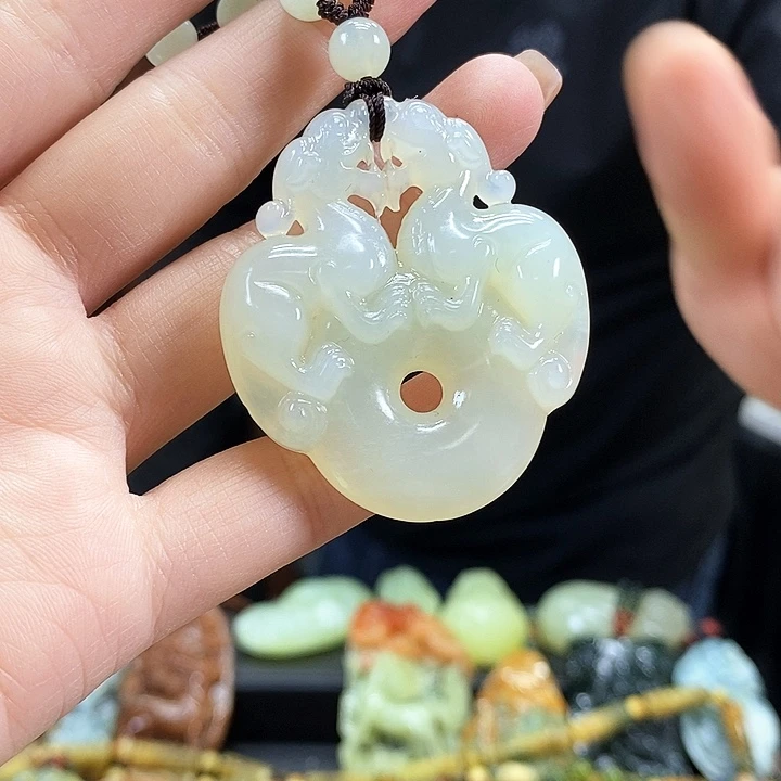 蛇纹石玉吊坠未镶嵌