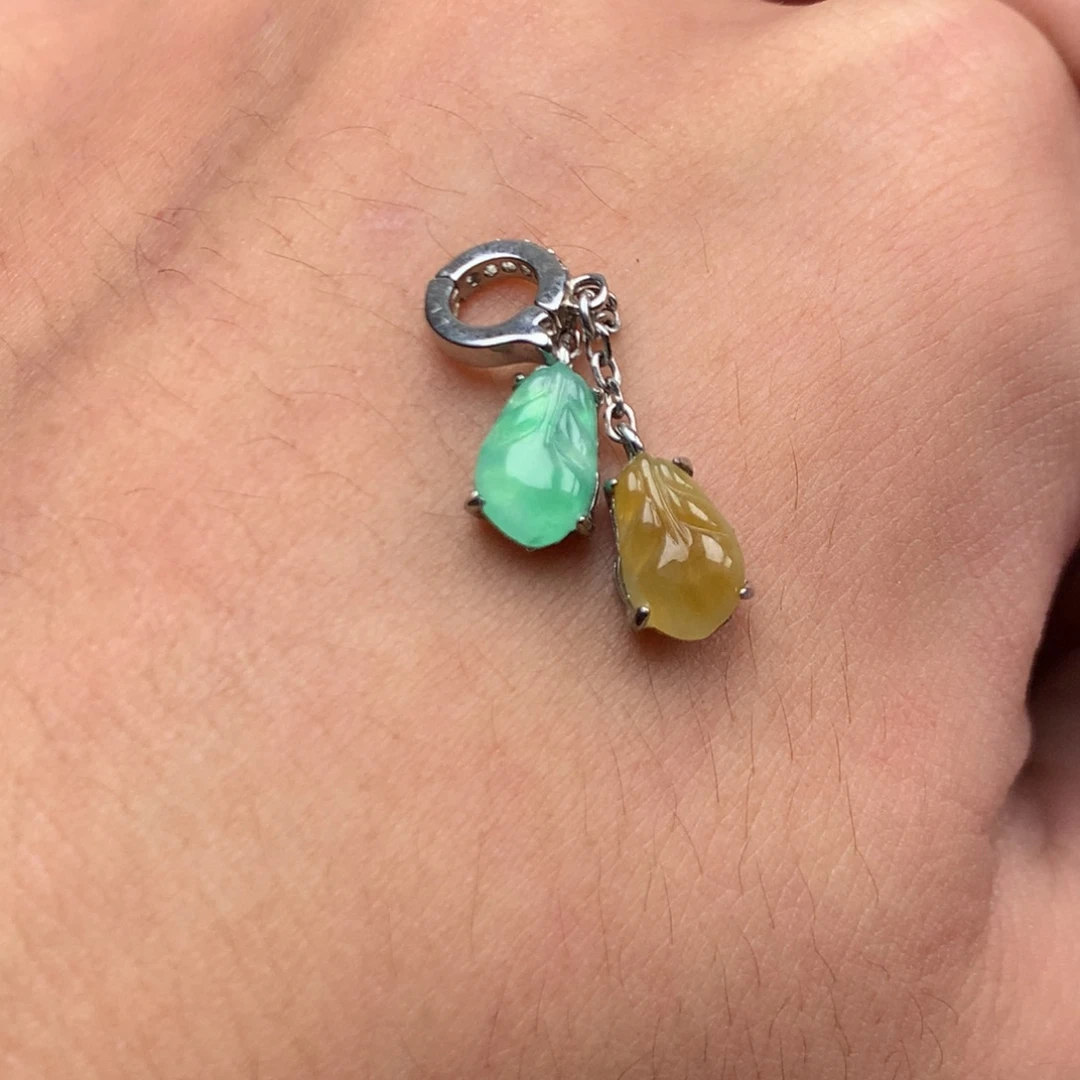 翡翠未镶嵌颈饰你是