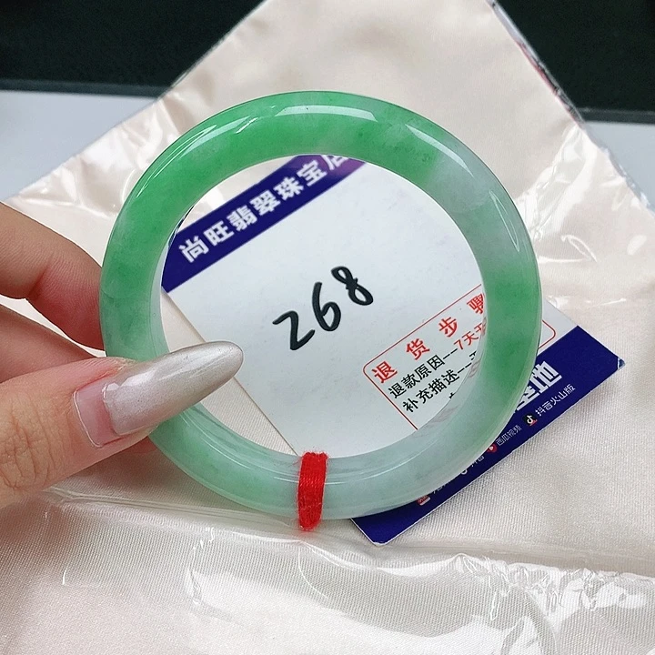 翡翠手镯未镶嵌翡翠12