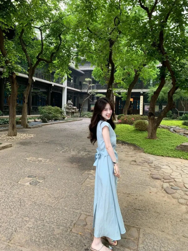 2025秋夏新款韩系一片式收腰绑带显瘦V领连衣裙通勤设计感裙子女