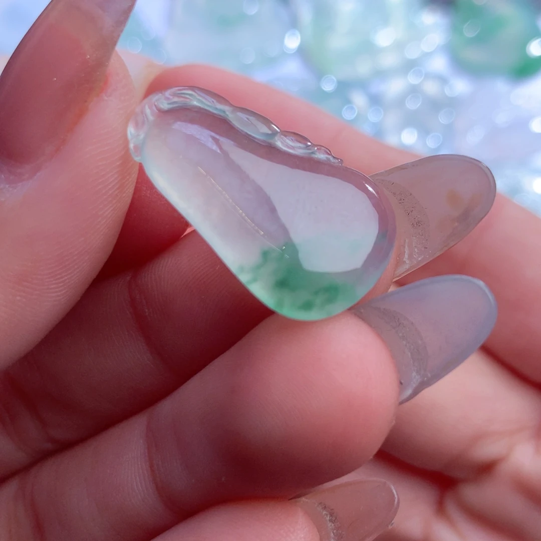 翡翠未镶嵌颈饰缅甸