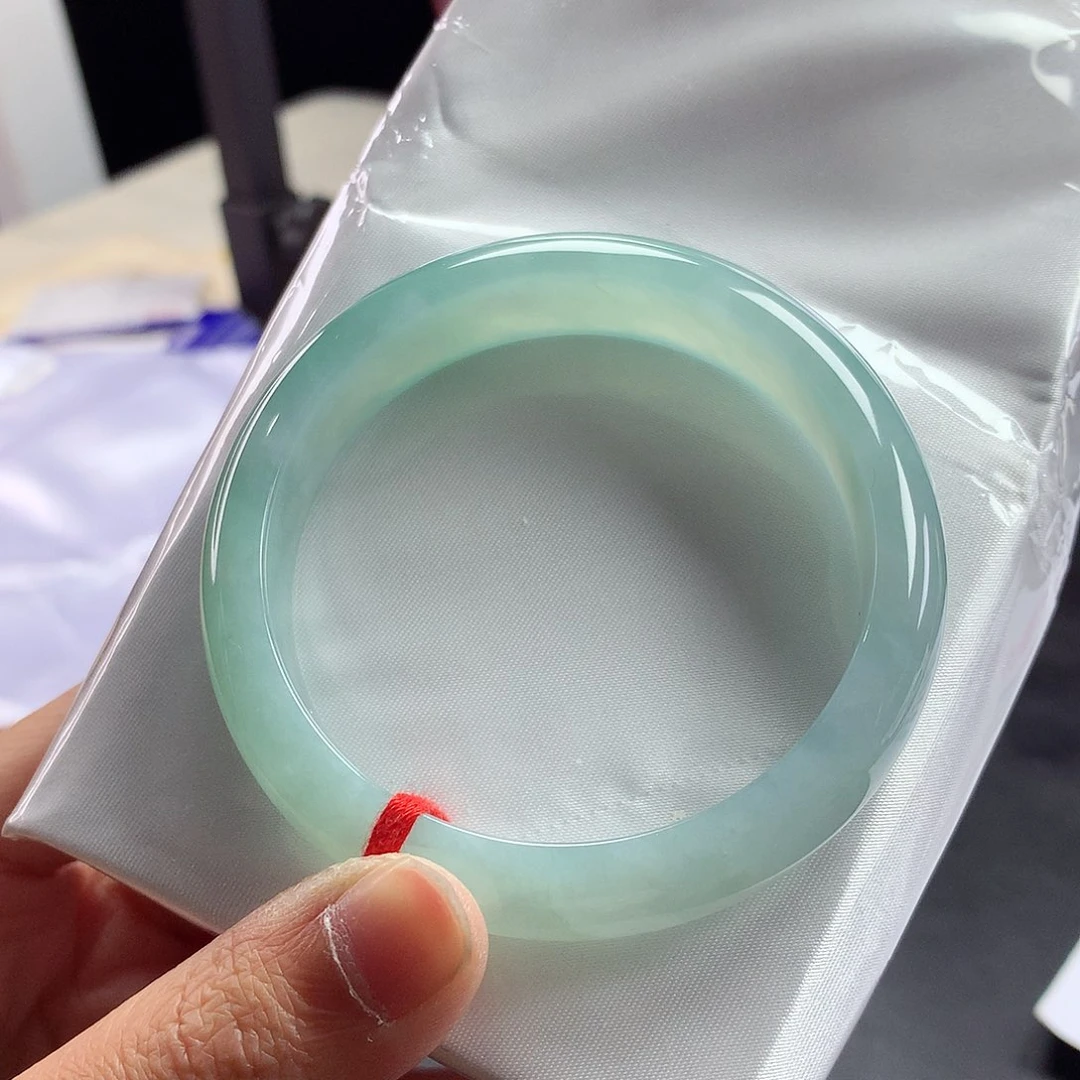 翡翠手镯未镶嵌56圈