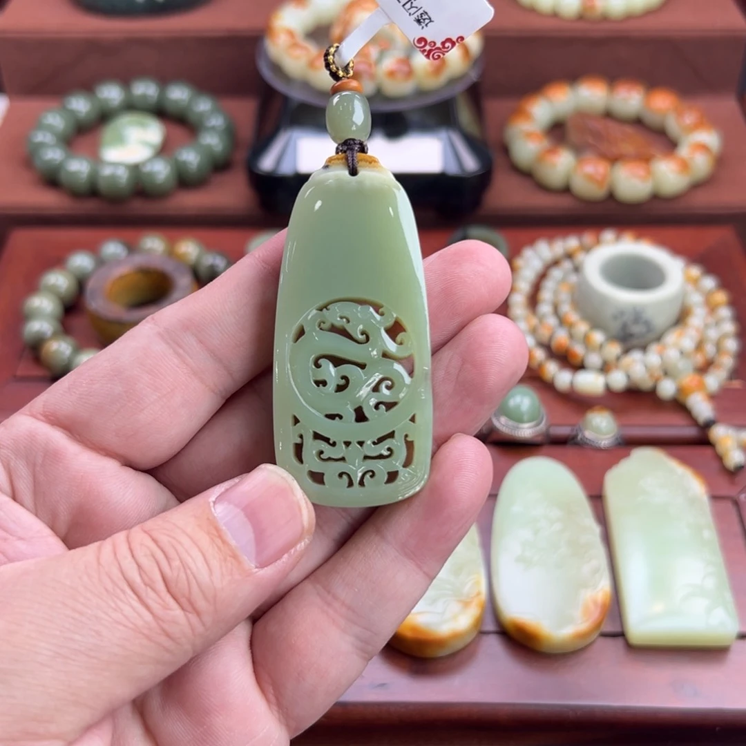 岫岩河磨玉（透闪石质玉）挂件未镶嵌伟**