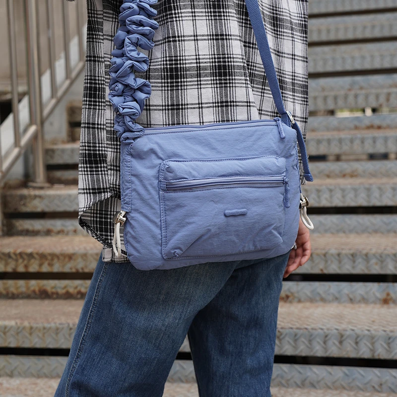 时尚休闲防泼水单肩斜挎包个性小众设计外出逛街云朵包轻便小方包