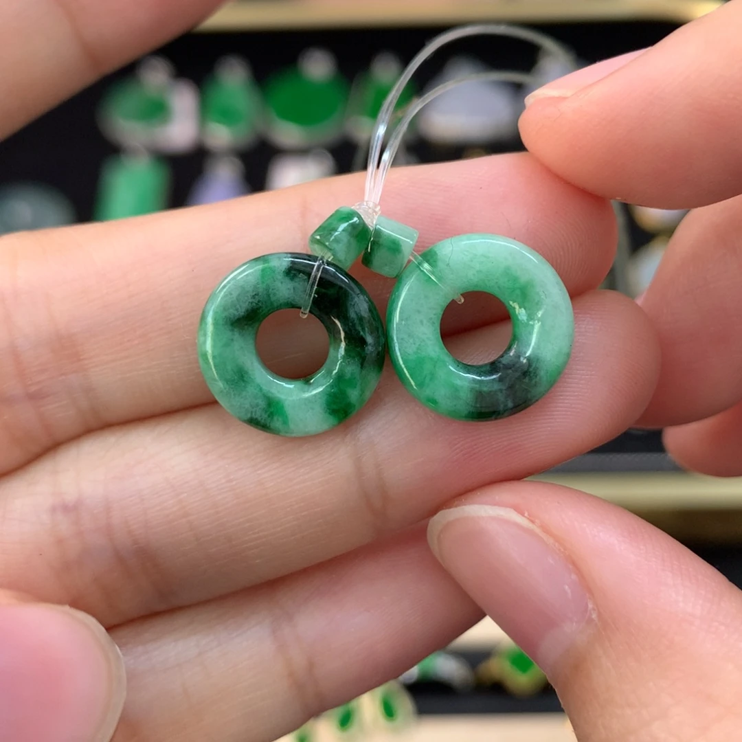 翡翠未镶嵌颈饰有纹裂