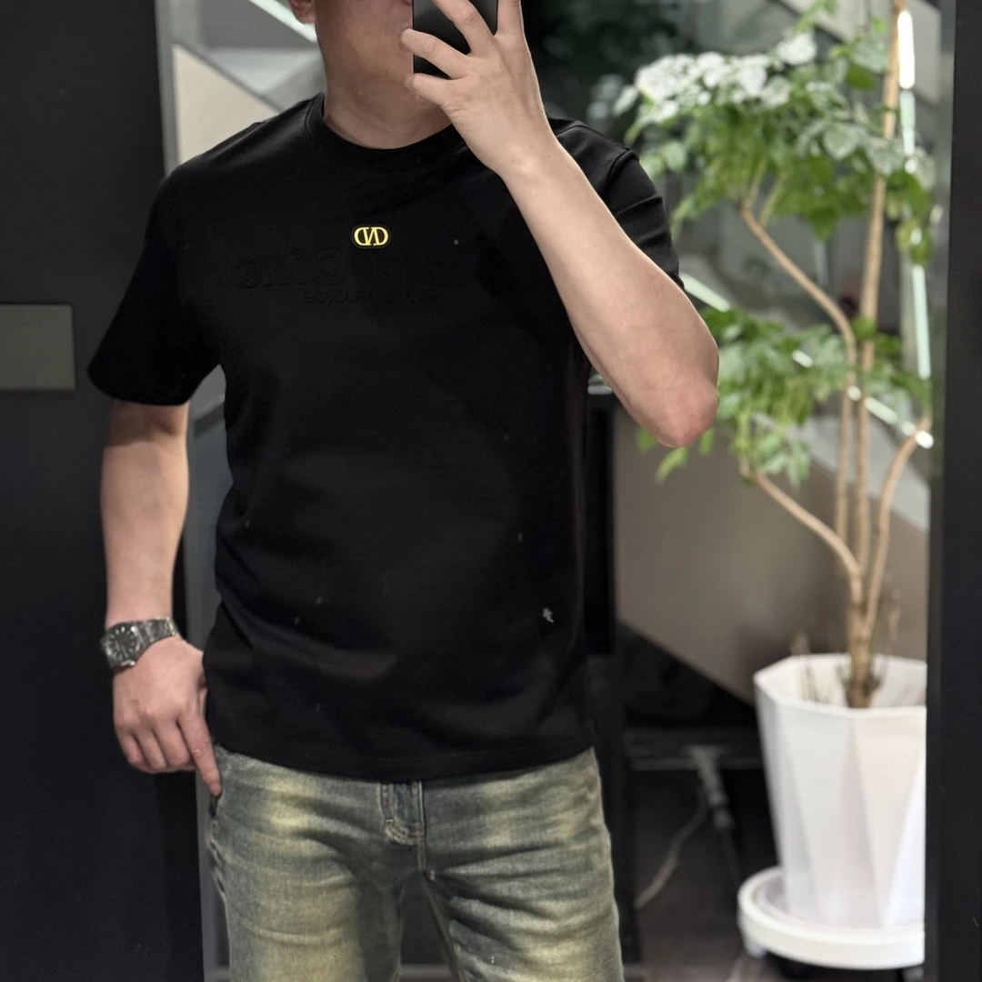 【久久】四季名店春夏“简约百搭”圆领半袖T恤 25123163