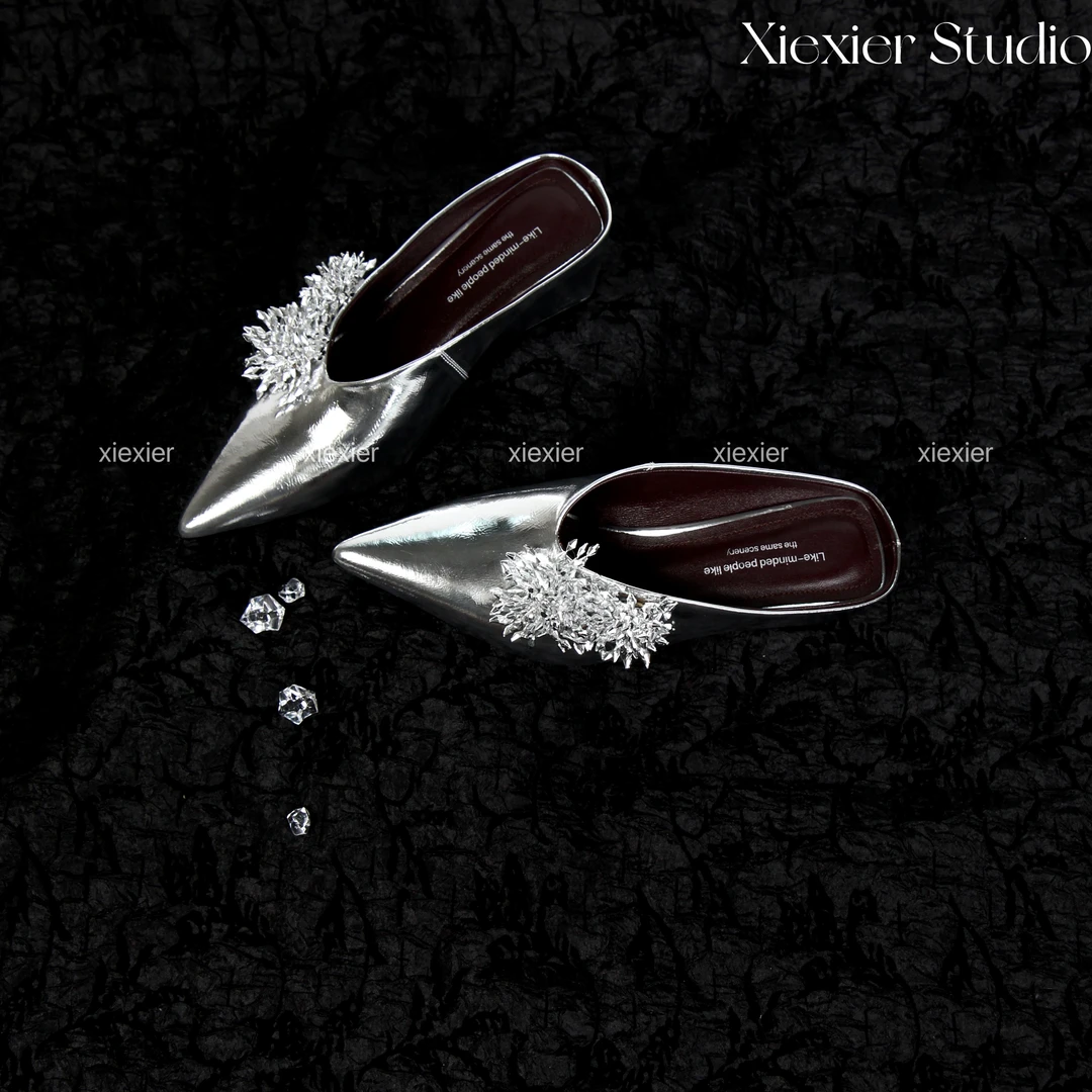 谢喜儿 | 新款钉珠烟花洒在脚背内增高包头半拖