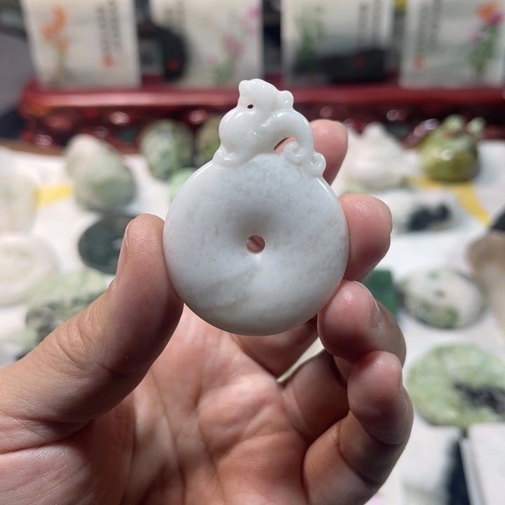 独山玉未镶嵌颈饰