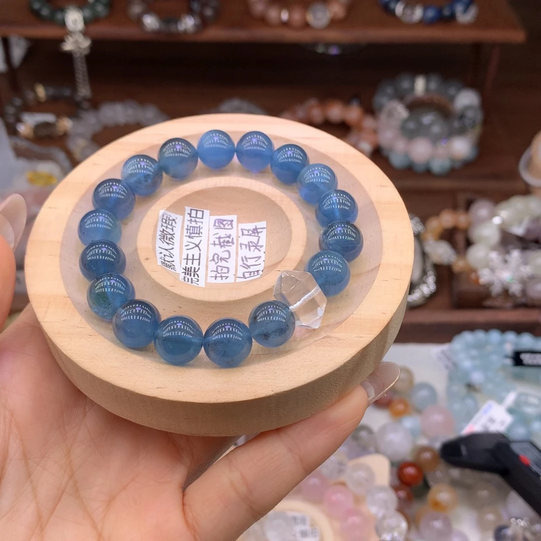 水晶手链未镶嵌在*里魔鬼蓝海蓝宝