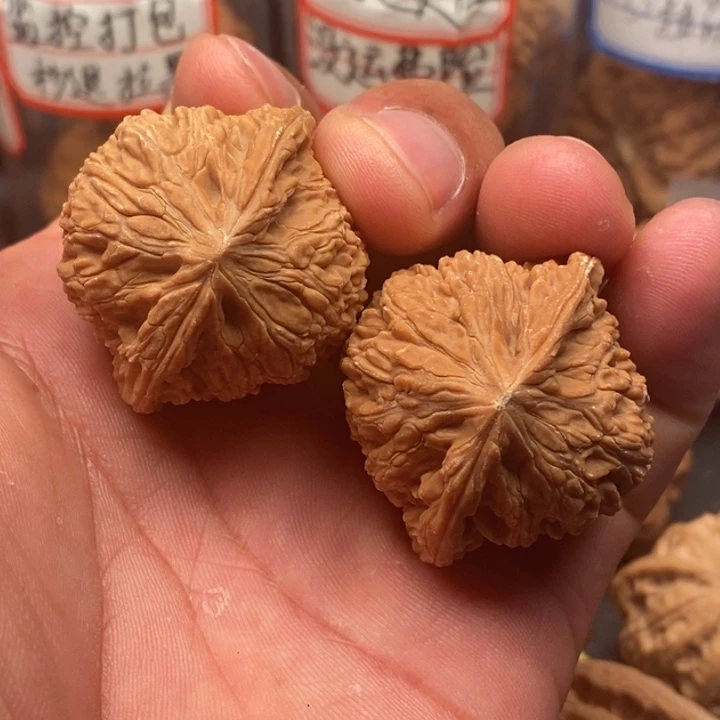 把件文玩核桃绣球
