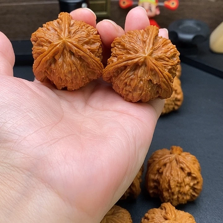 李***维把件文玩核桃白奔