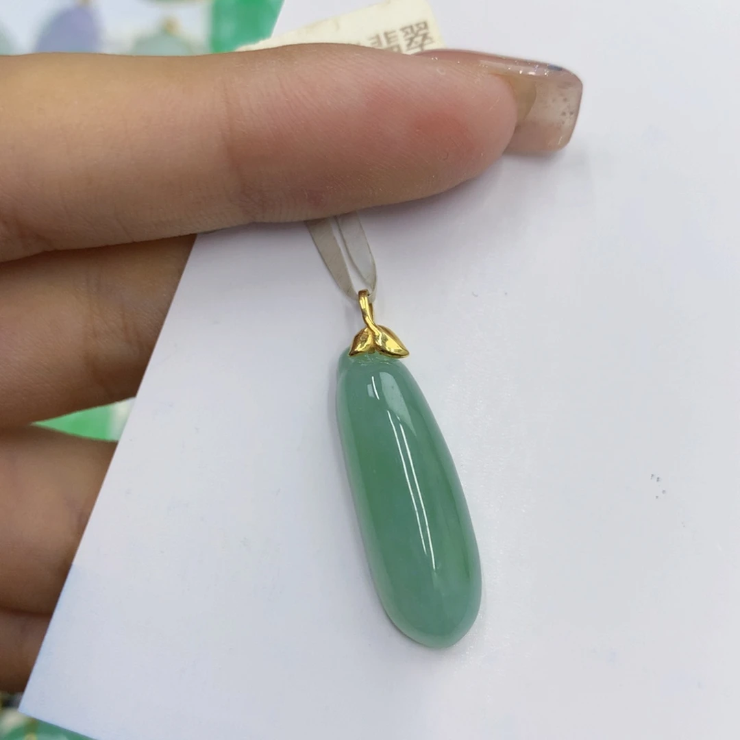 翡翠18K金镶嵌颈饰翡翠