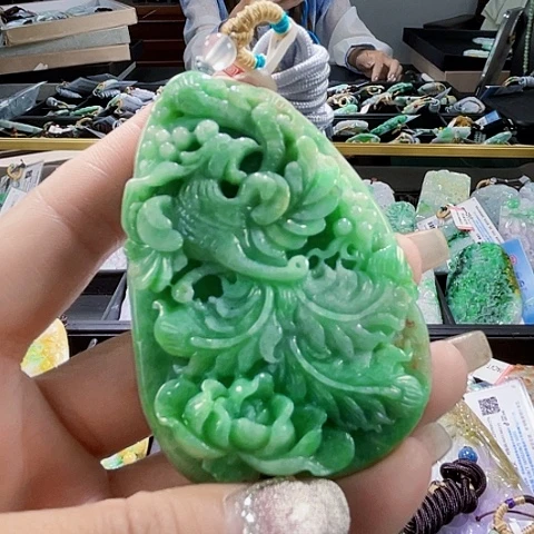 颈饰未镶嵌翡翠一个
