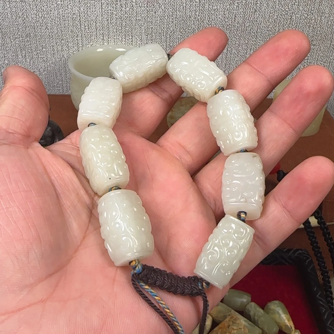 自***乐非常精美的脖挂件