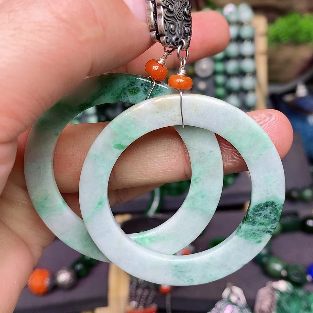 翡翠耳饰未镶嵌漂亮美眉