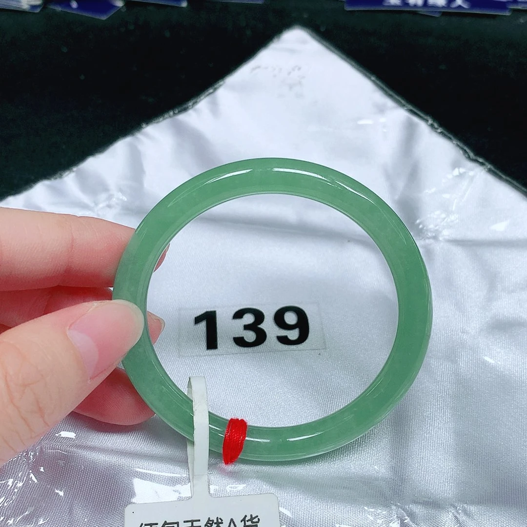 翡翠未镶嵌手镯（圆镯）