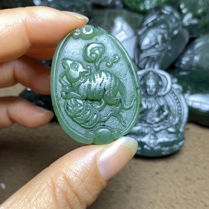 和田玉未镶嵌颈饰