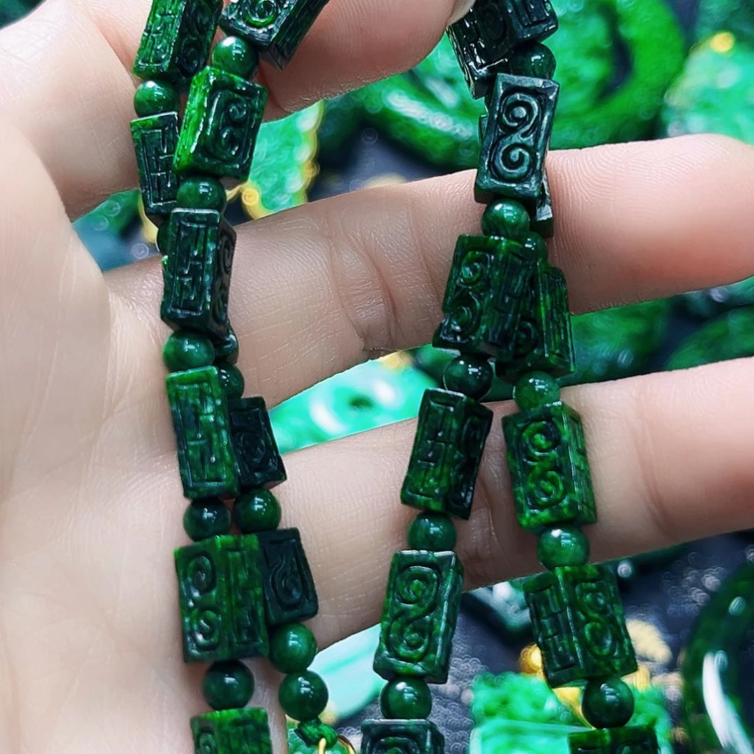 颈饰未镶嵌翡翠多样性